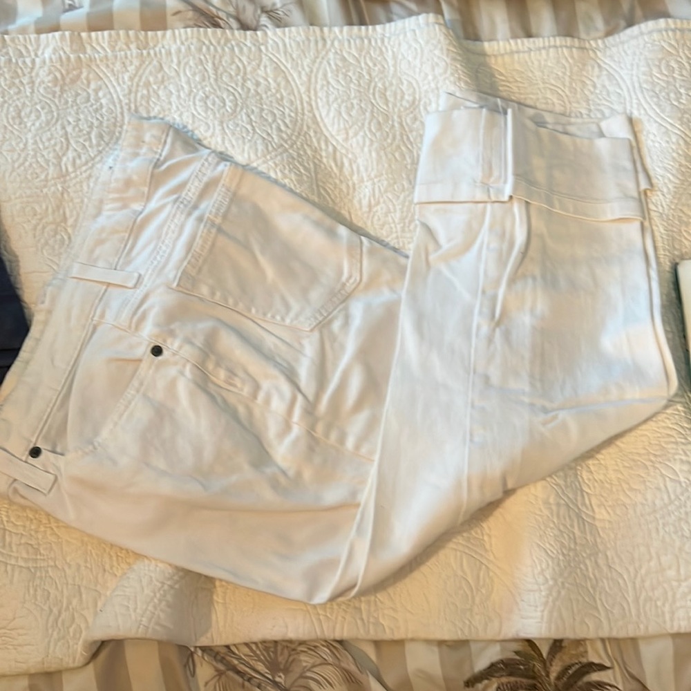 White Jean capris